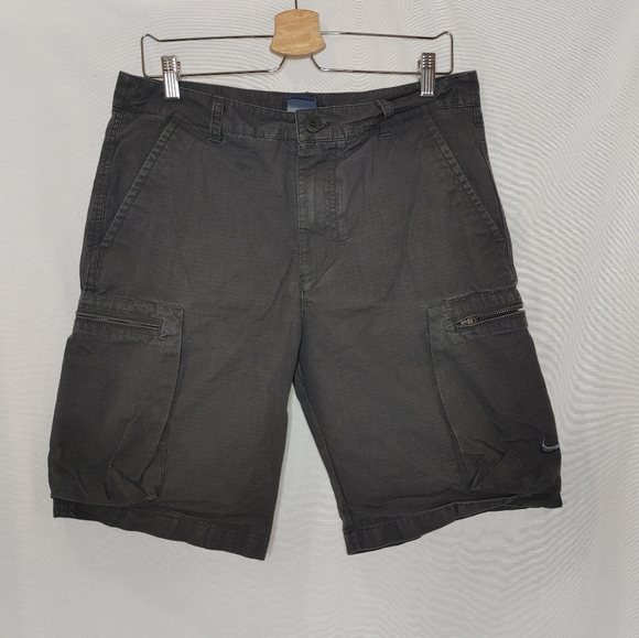 Nike‎ Sportswear Cargo Shorts Slate Gray Khaki Flat Fornt Pockets 32 613644-060 - Picture 2 of 8